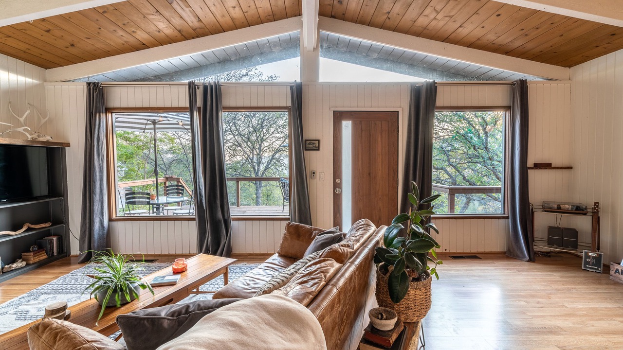 Photo of Livingroom in Three Rivers