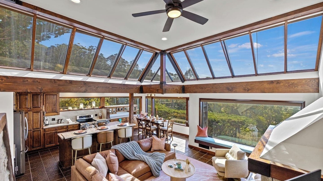 Photo of Livingroom in Carmel Highlands