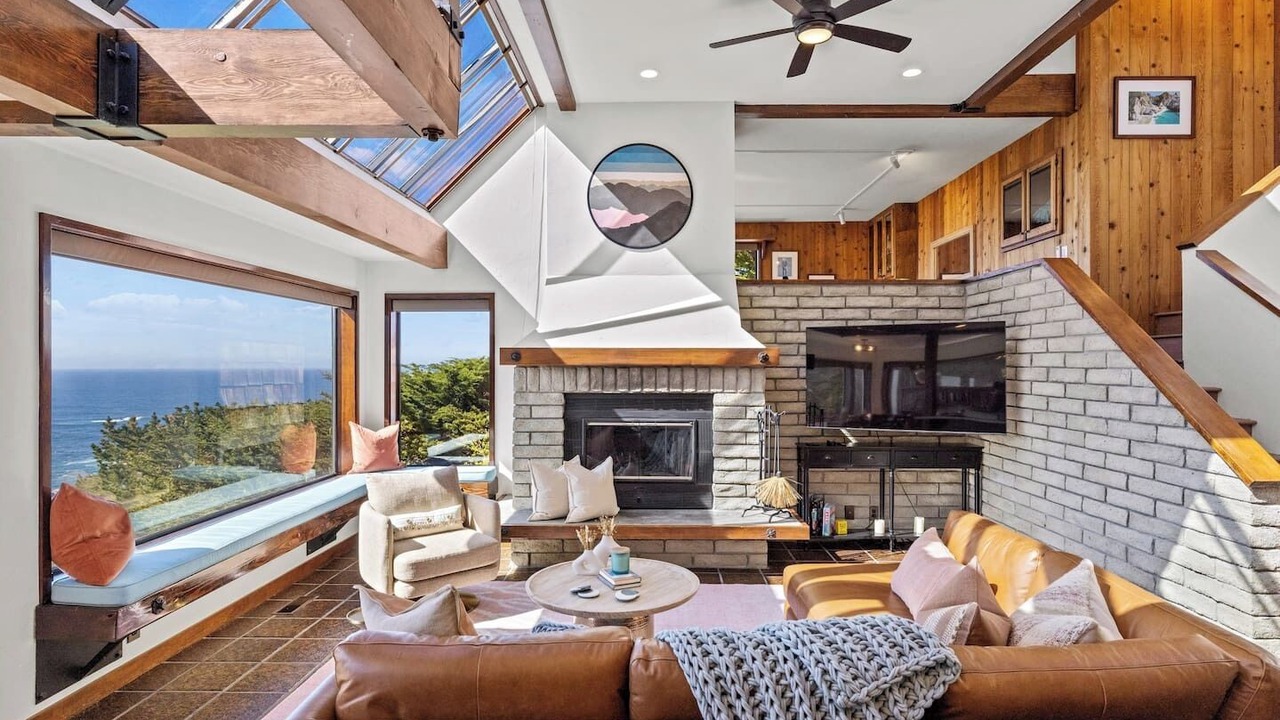 Photo of Livingroom in Carmel Highlands