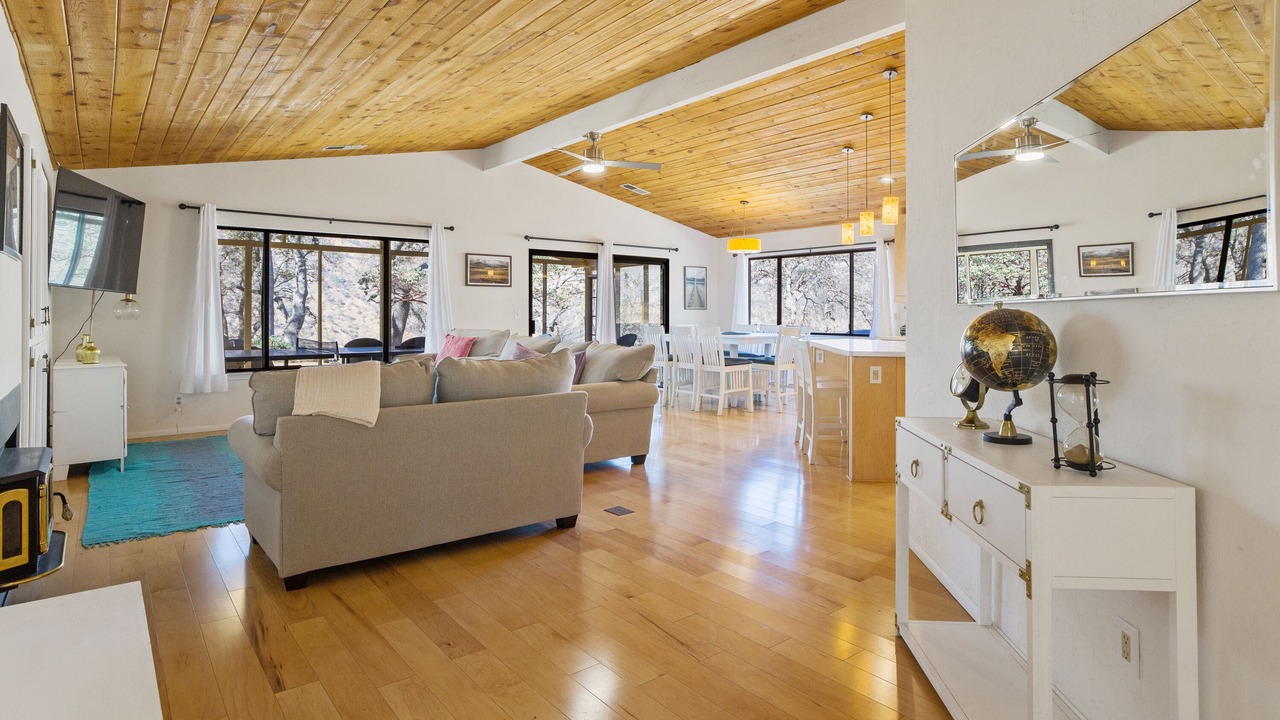 Photo of Livingroom in Three Rivers