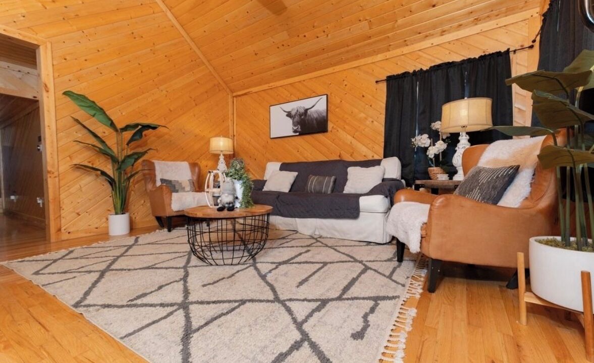 Photo of Livingroom in Springville