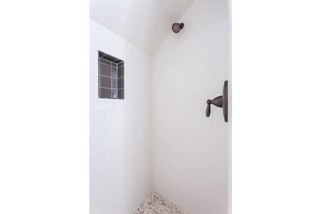 Photo of Bathroom in Callender