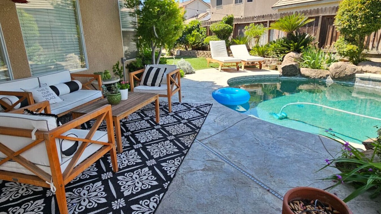 Photo of Outdoor in Raisin