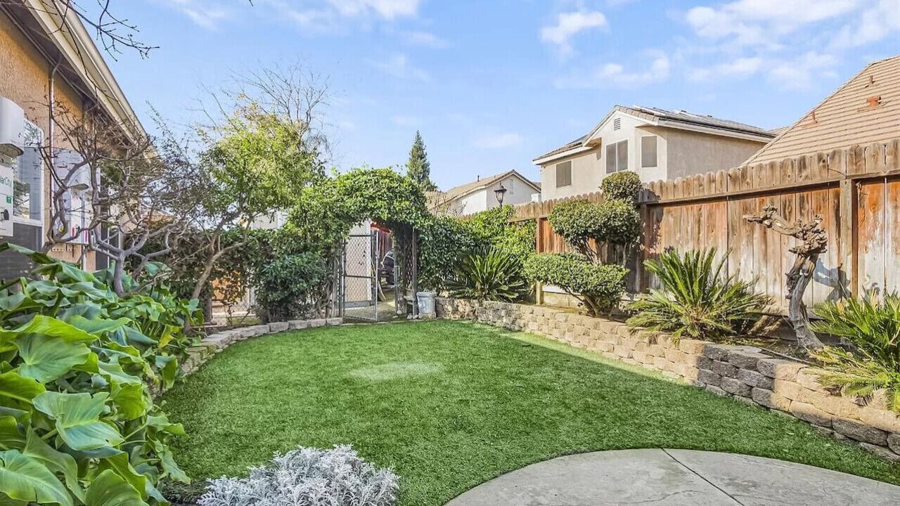Photo of Outdoor in Raisin