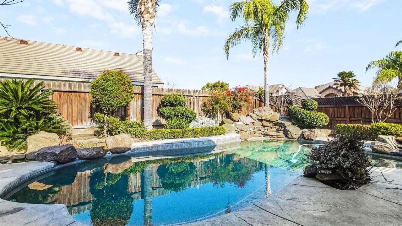 Photo of Outdoor in Raisin