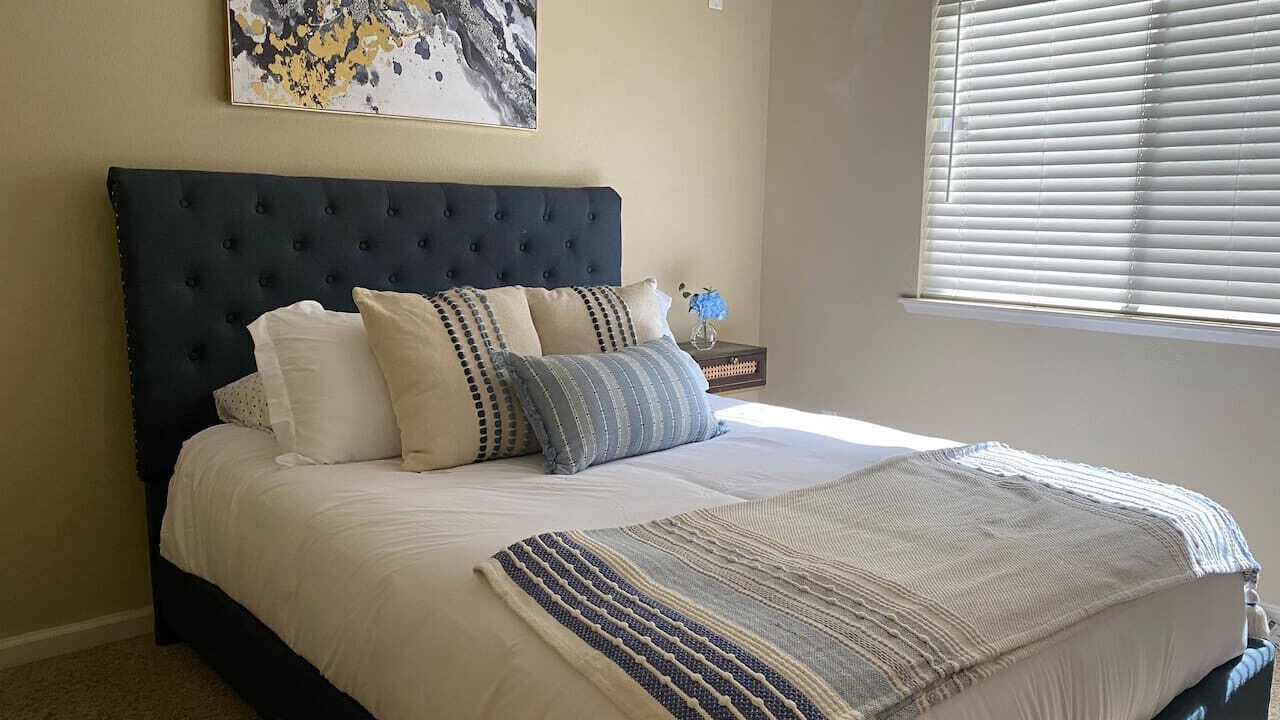 Photo of Bedroom in Raisin