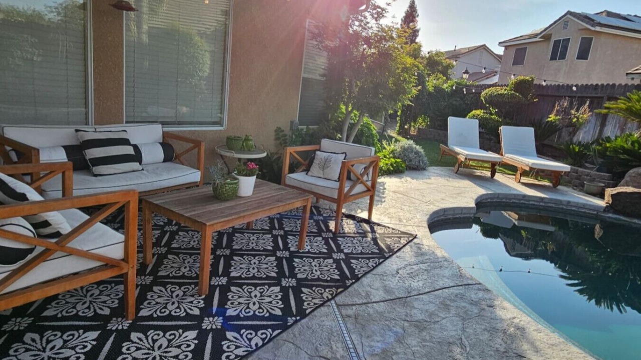 Photo of Outdoor in Raisin