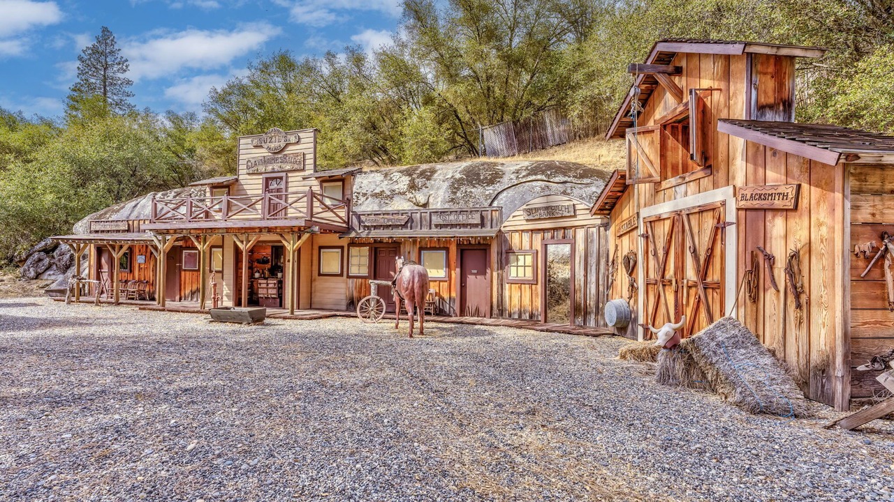 Photo of Others in Oakhurst
