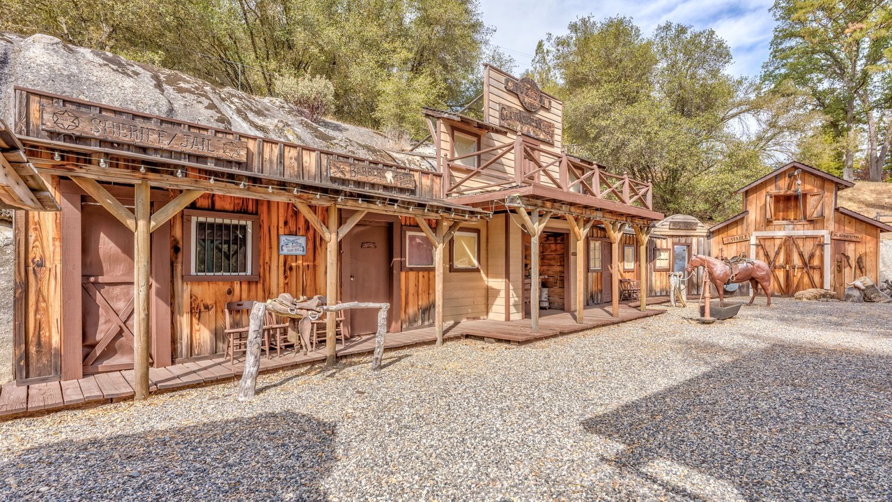 Photo of Others in Oakhurst