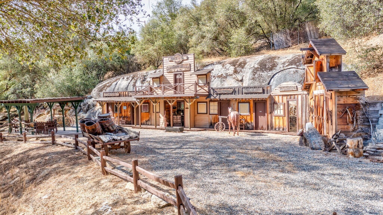 Photo of Others in Oakhurst