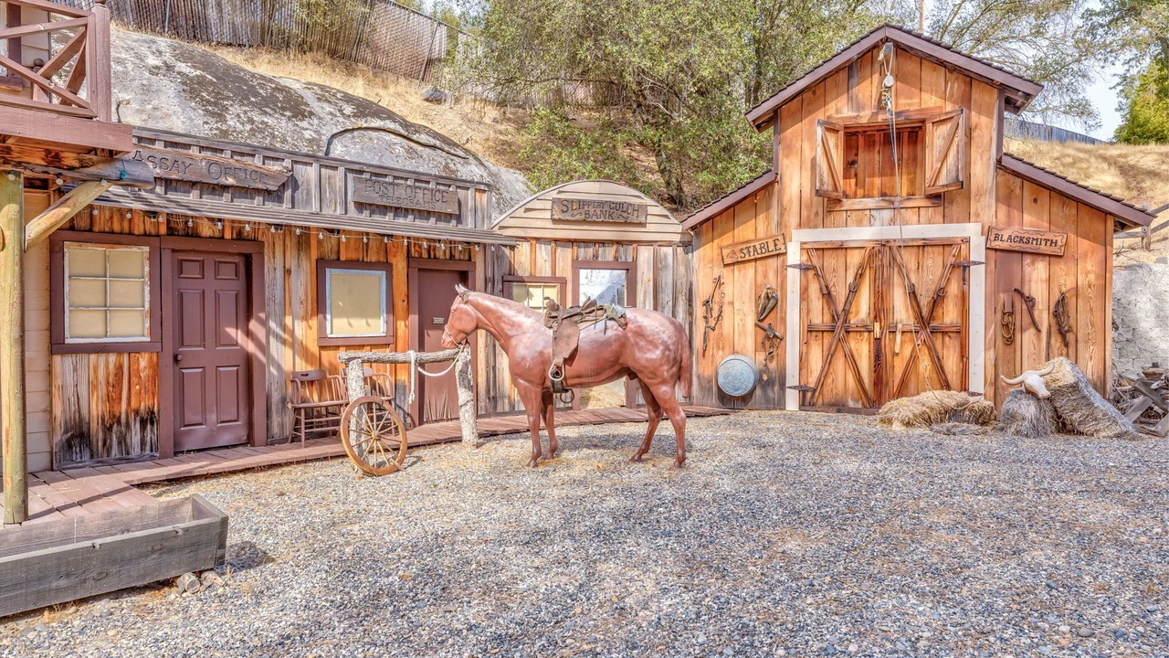Photo of Others in Oakhurst