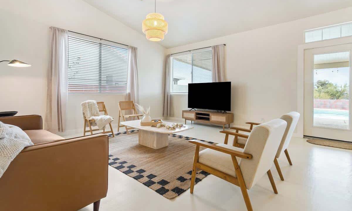 Photo of Livingroom in Townsite