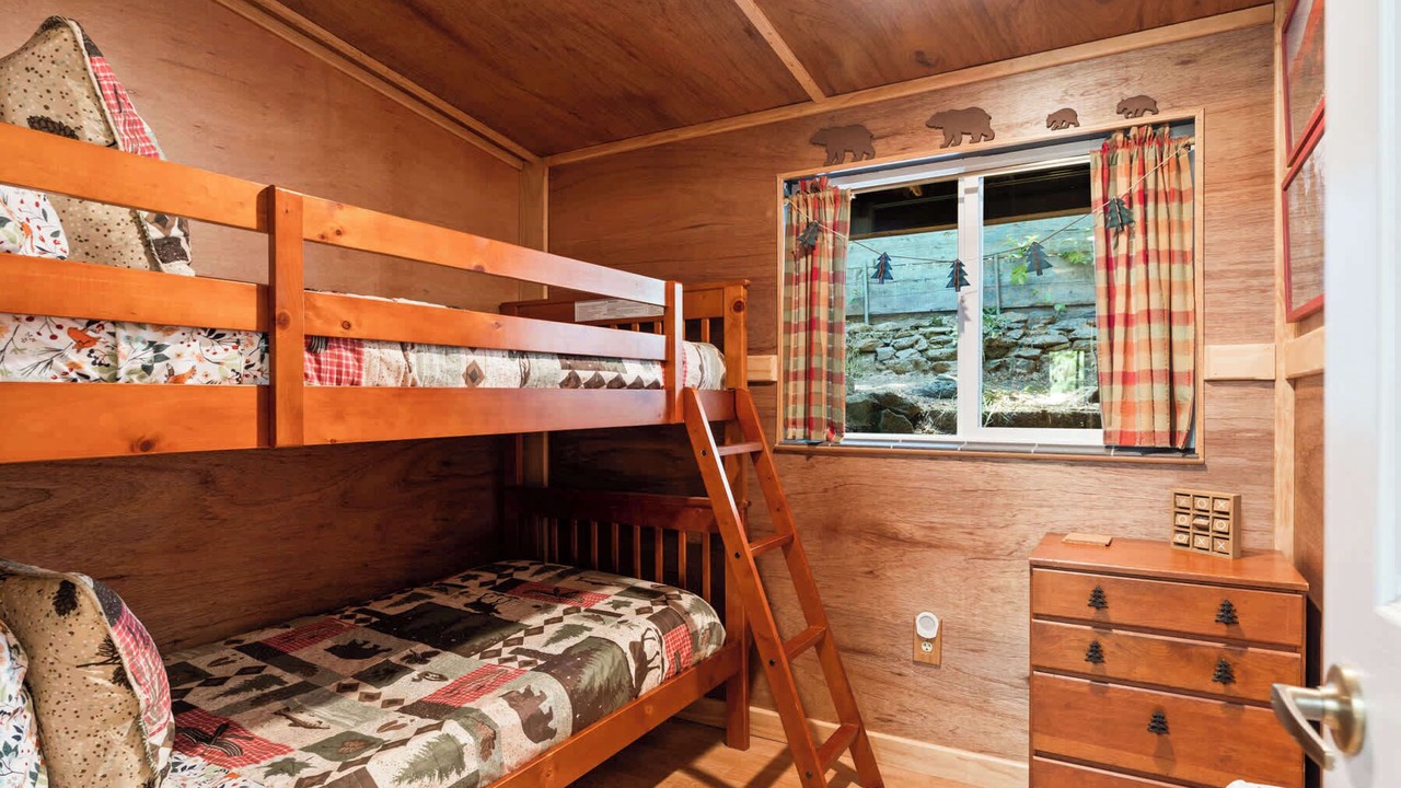 Photo of Bedroom in Sugar Pine