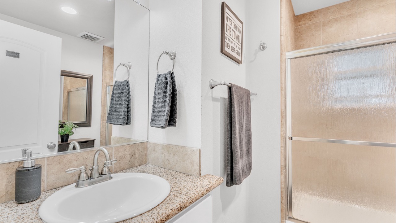 Photo of Bathroom in Raisin