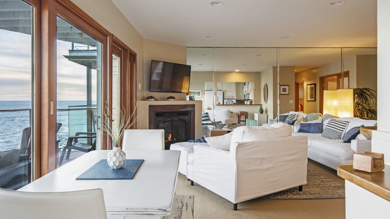 Photo of Livingroom in Eastern Malibu