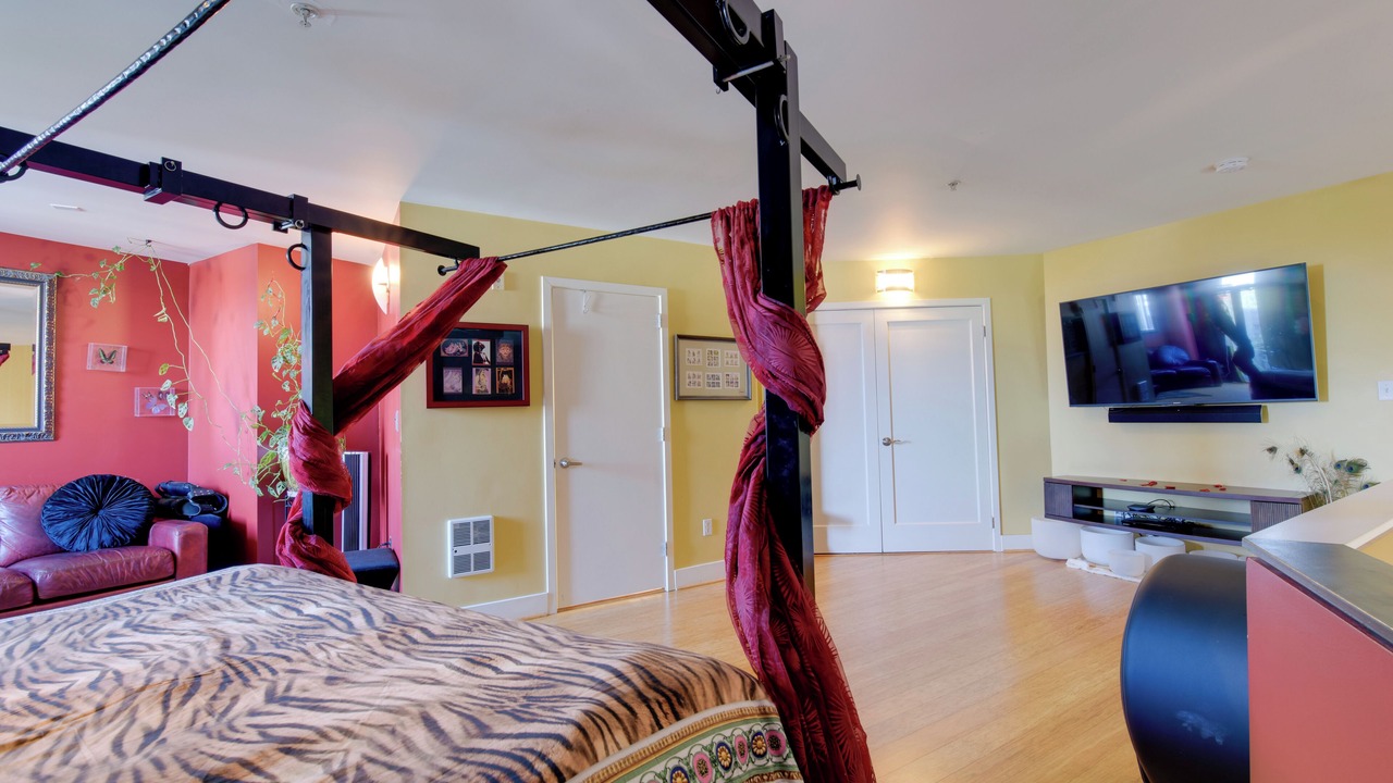 Photo of Bedroom in Longfellow