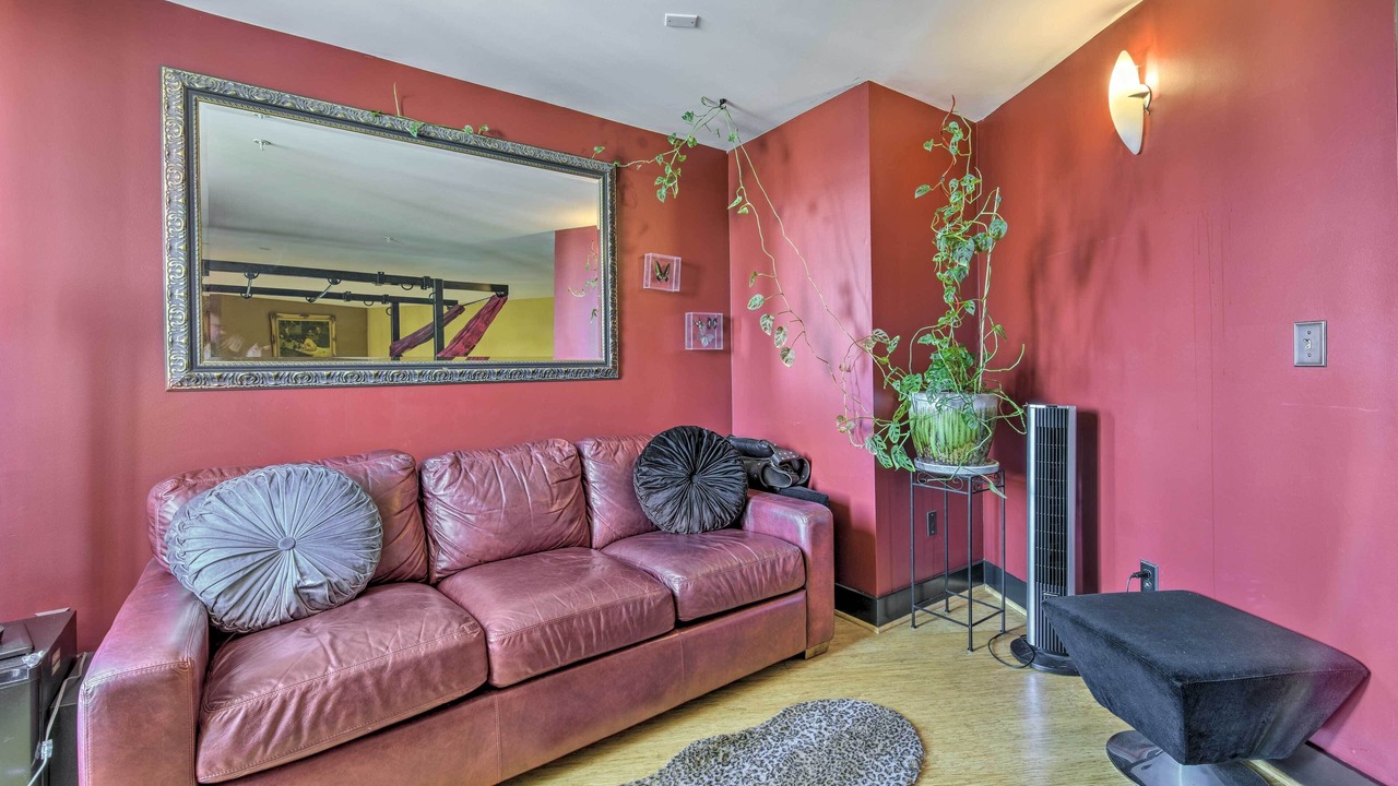 Photo of Livingroom in Longfellow