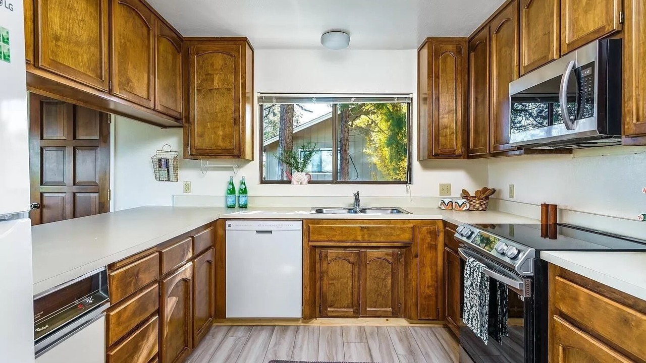 Photo of Kitchen in Groveland