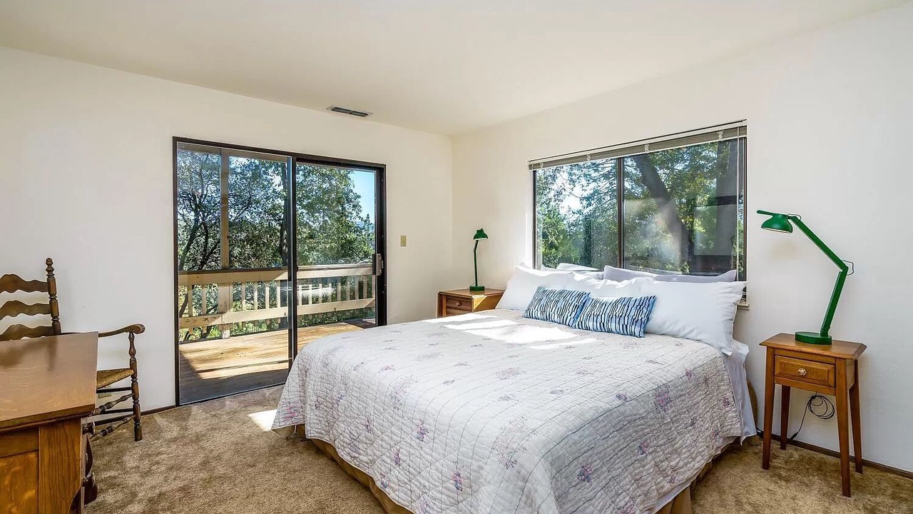 Photo of Bedroom in Groveland