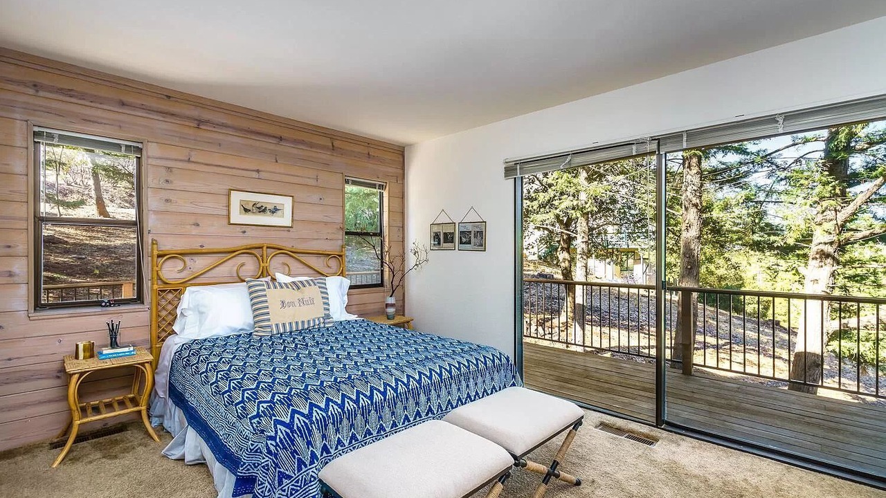Photo of Bedroom in Groveland