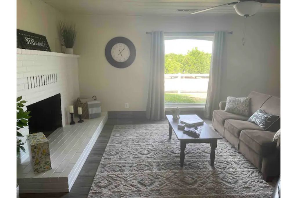Photo of Livingroom in Sanger