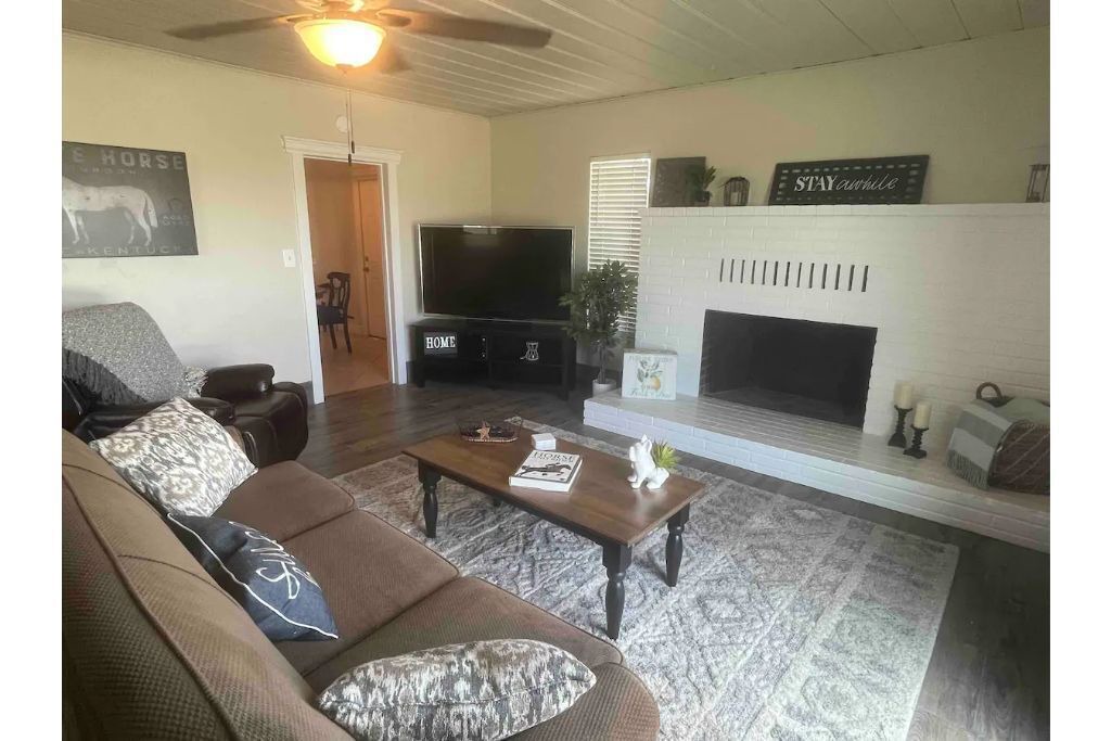 Photo of Livingroom in Sanger
