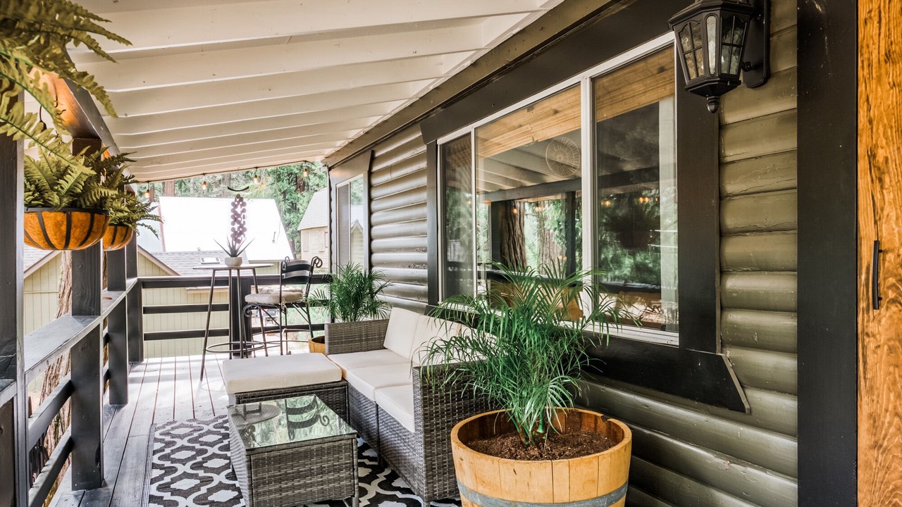 Photo of Patio Balcony in Long Barn