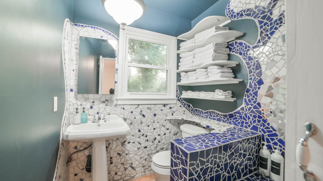 Photo of Bathroom in Raisin