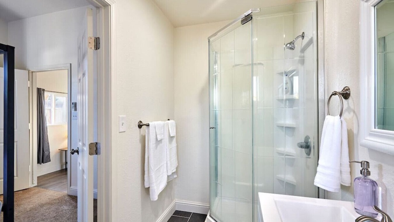 Photo of Bathroom in Raisin