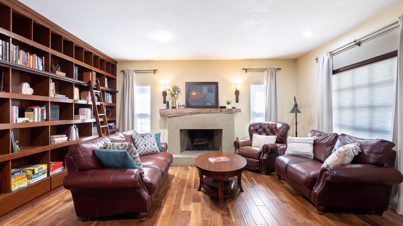 Photo of Bedroom in Valley Glen