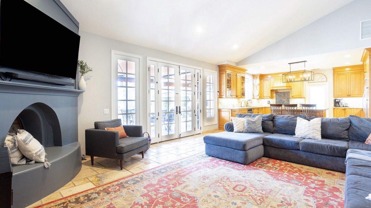 Photo of Livingroom in Valley Glen