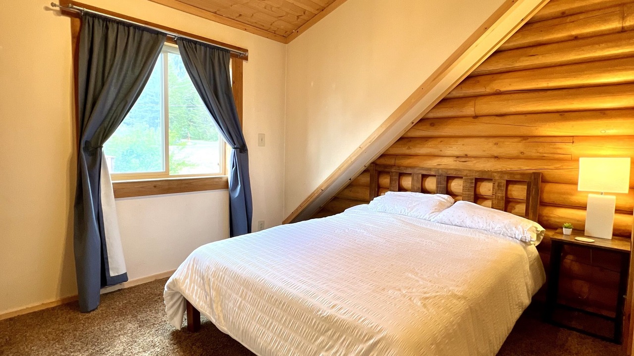 Photo of Bedroom in June Lake