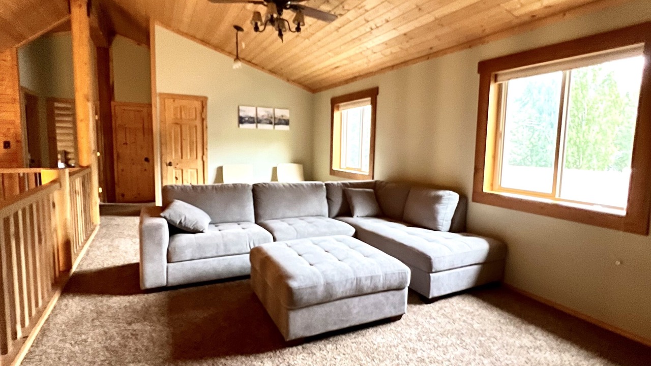 Photo of Livingroom in June Lake
