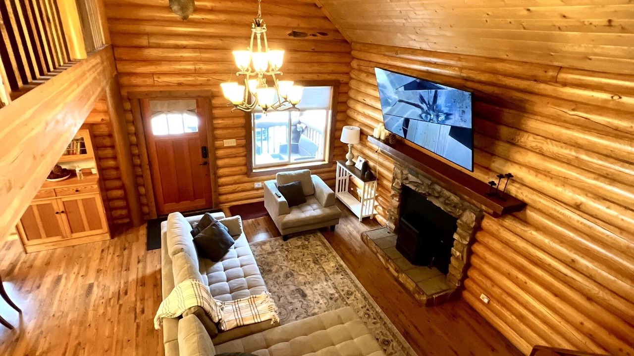 Photo of Livingroom in June Lake