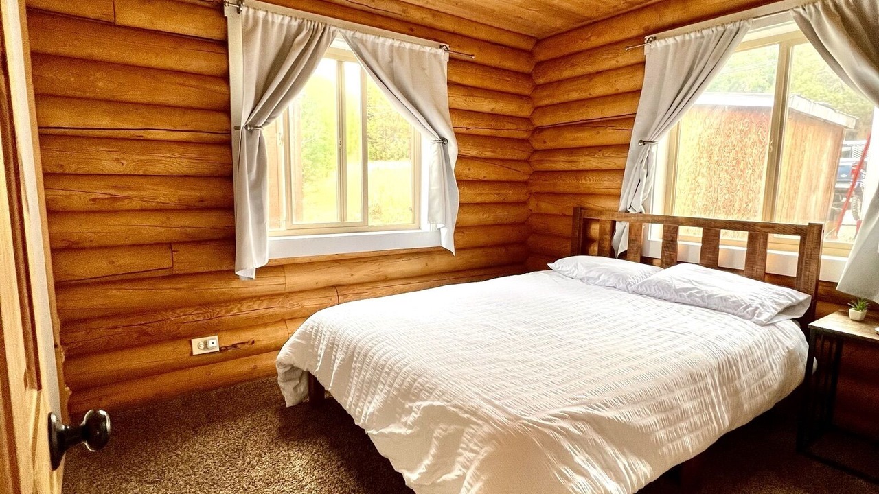 Photo of Bedroom in June Lake