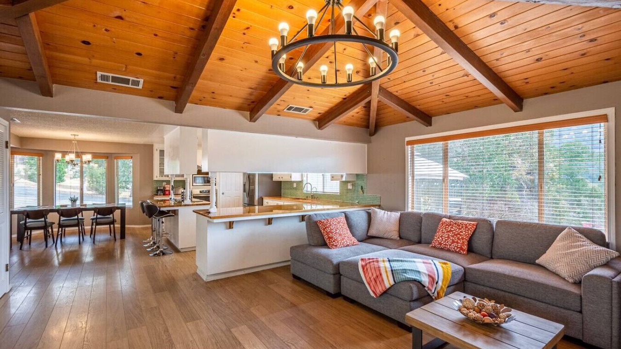 Photo of Livingroom in Oakhurst