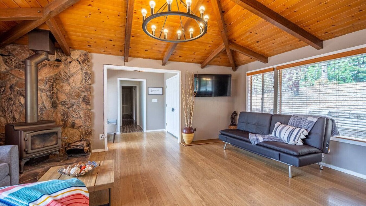 Photo of Livingroom in Oakhurst