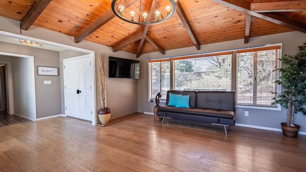 Photo of Livingroom in Oakhurst