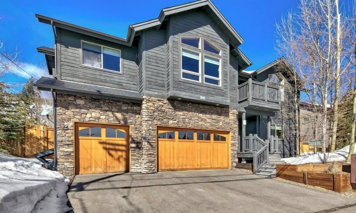Photo of Outdoor in Mountain View Estates
