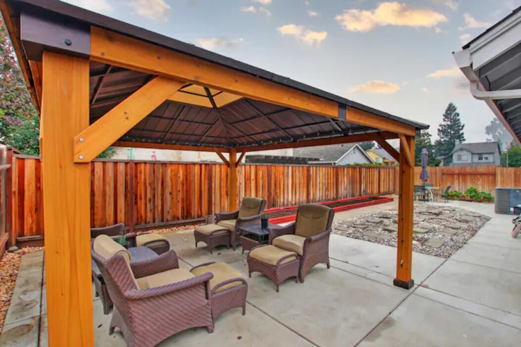 Photo of Patio Balcony in Hood