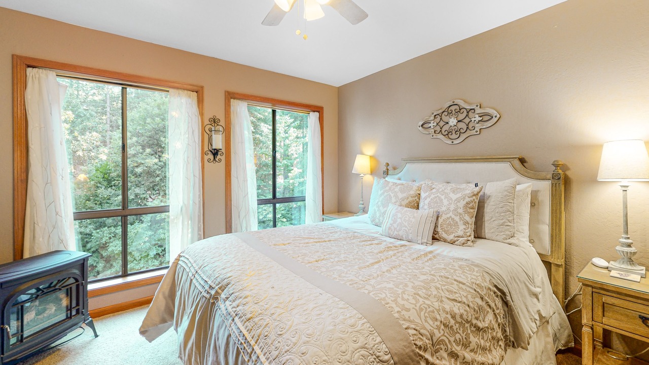 Photo of Bedroom in Cazadero