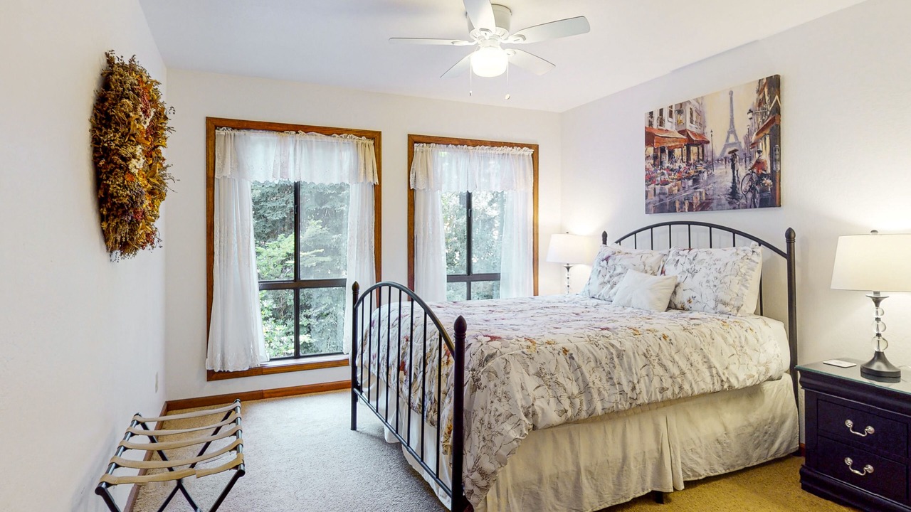 Photo of Bedroom in Cazadero