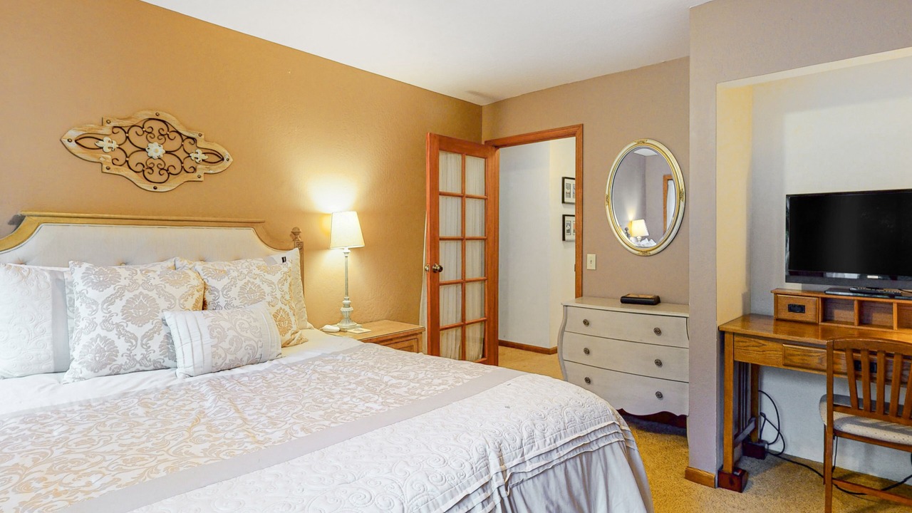 Photo of Bedroom in Cazadero