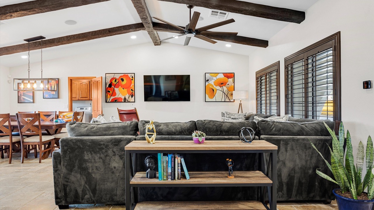 Photo of Livingroom in Enterprise
