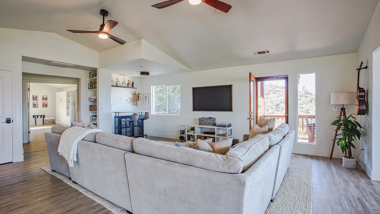 Photo of Livingroom in Oakhurst
