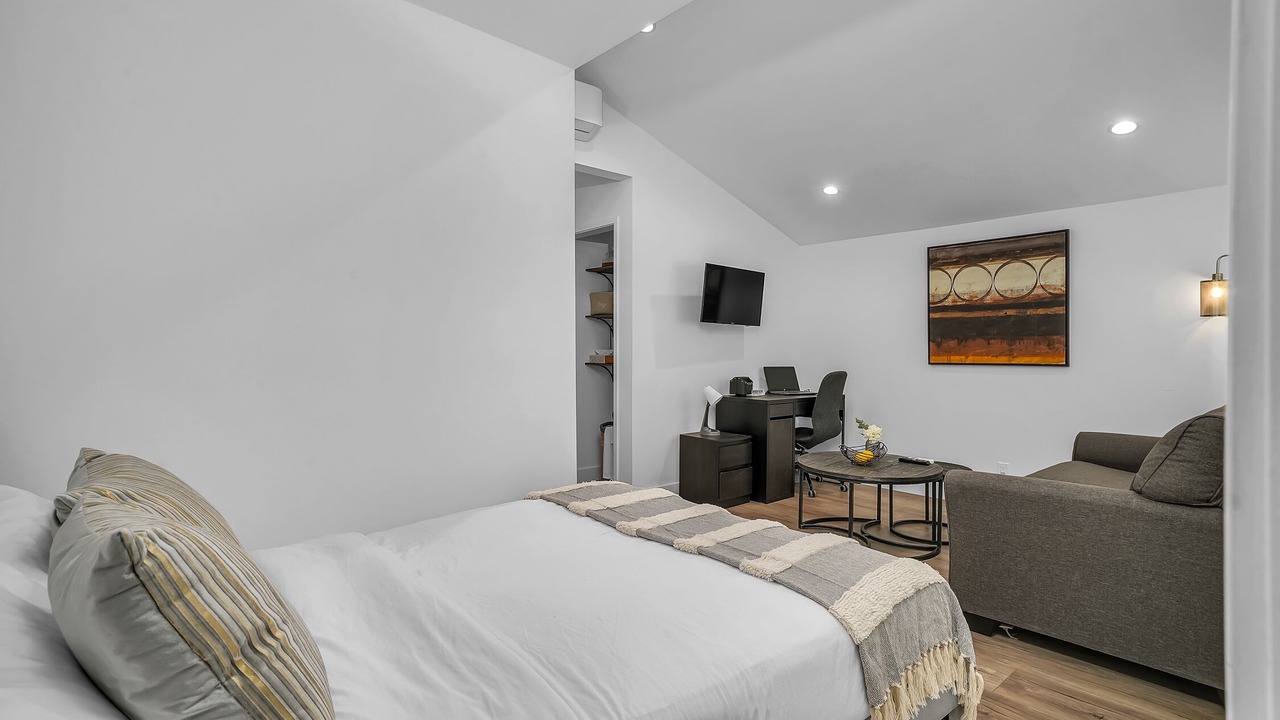 Photo of Bedroom in Woodland Hills
