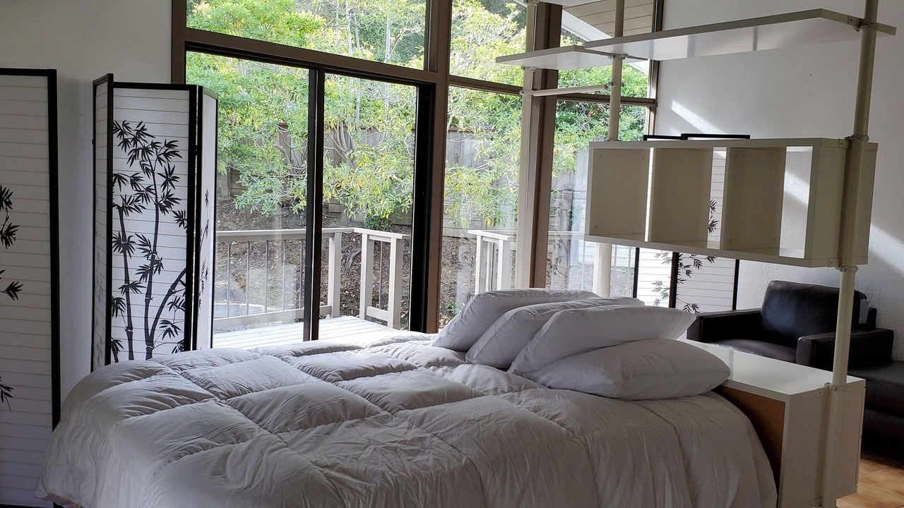 Photo of Bedroom in Highlands-Baywood Park