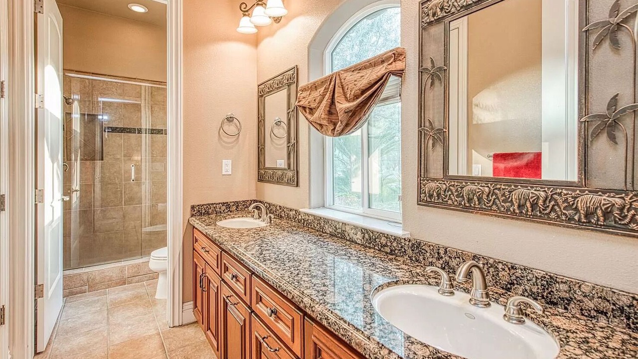 Photo of Bathroom in Kingsburg