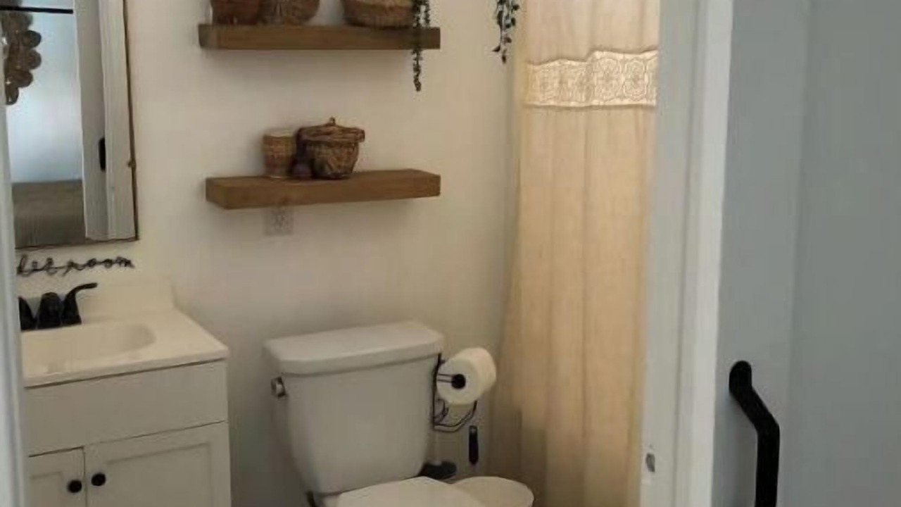 Photo of Bathroom in Visalia