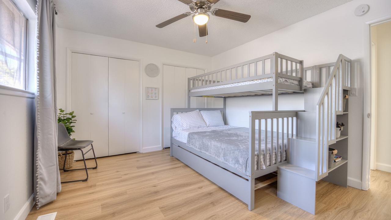 Photo of Bedroom in Raisin